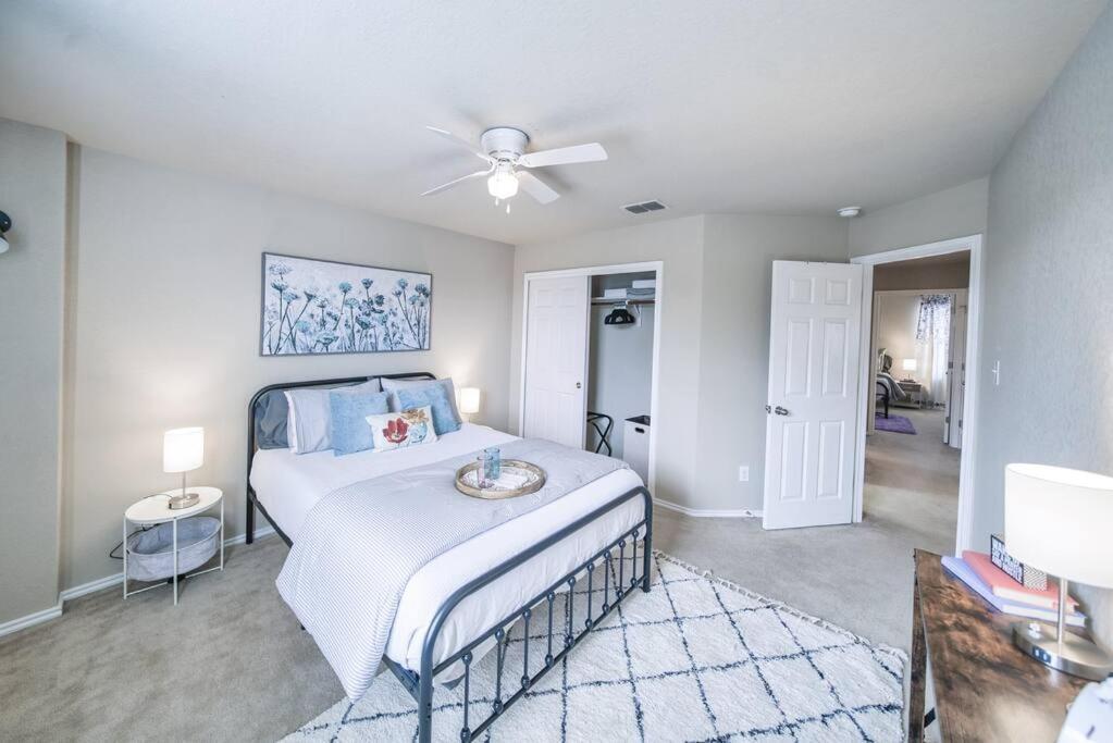 Cozy - Seaworld, Six Flags, Bmt Cup, Lackland Holiday home *
