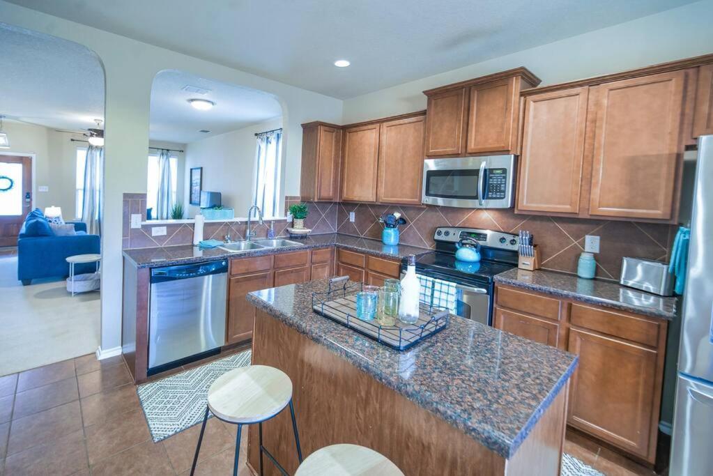 Cozy - Seaworld, Six Flags, Bmt Cup, Lackland Holiday home *